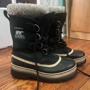 Womens Sorel Caribou waterproof winter boots size 7 Euro 38 1/2. Like new!